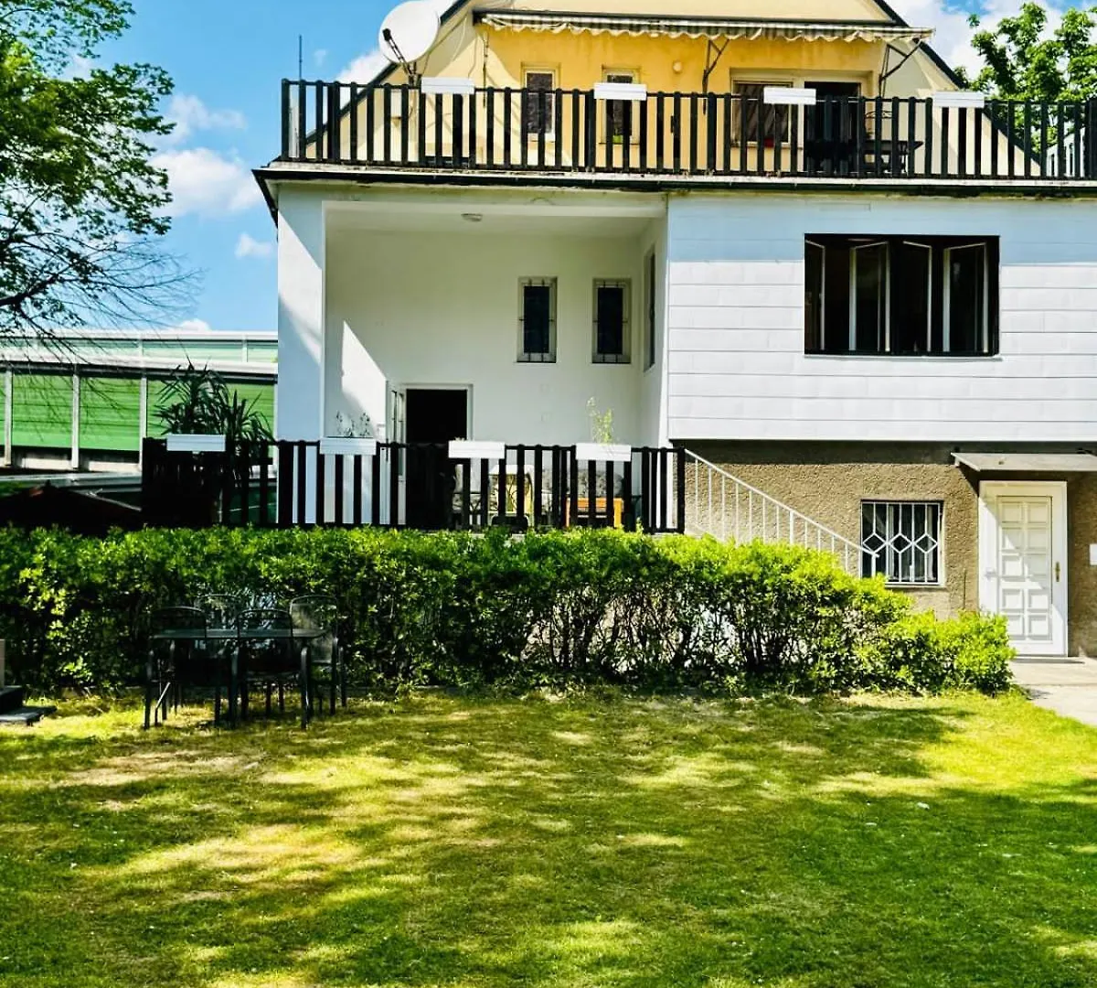 Spacious 6Br Shared Villa With Garden Near Danube For 16 Guests Vienna 0*,  Austria