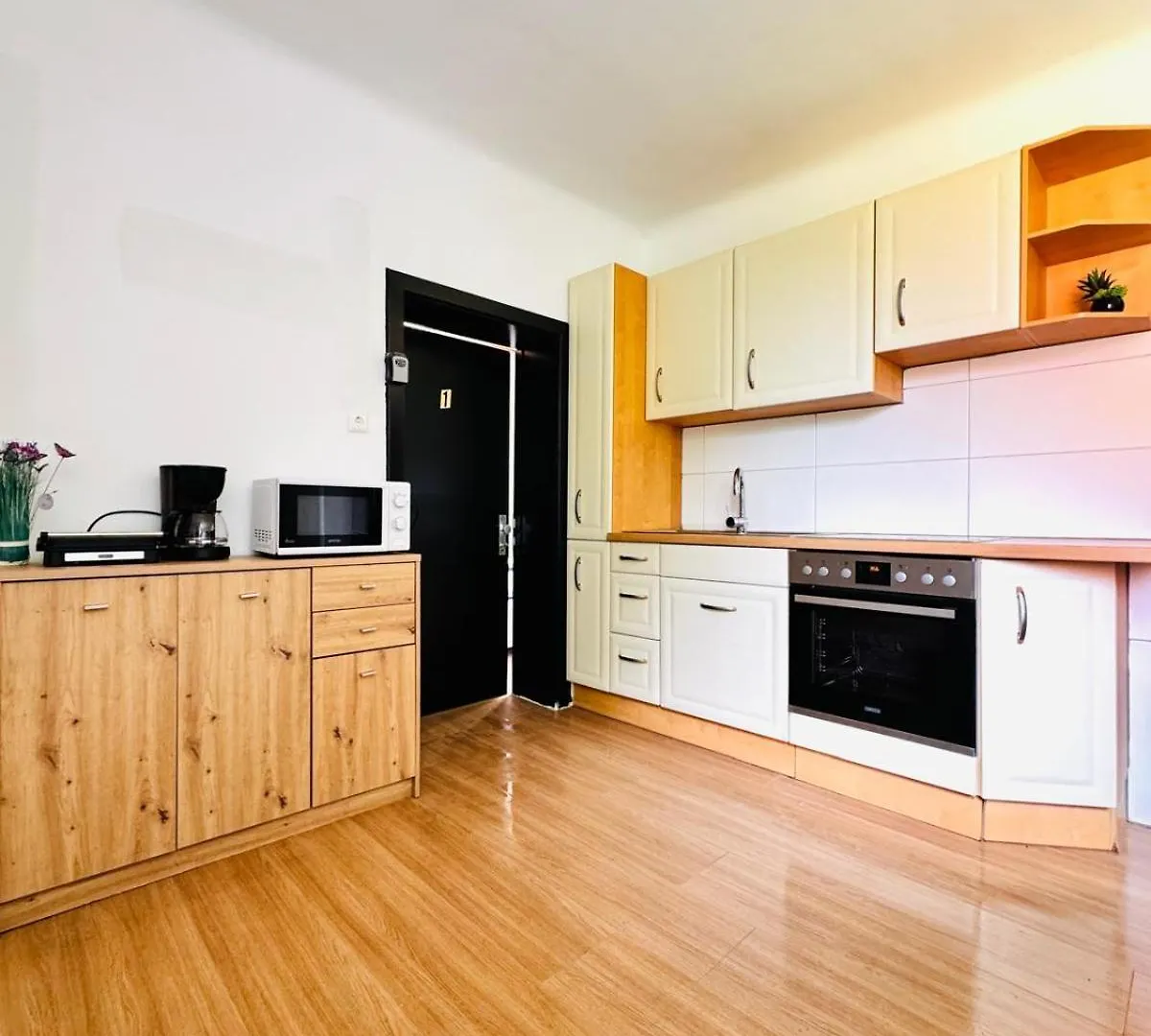 Spacious 6Br Shared Villa With Garden Near Danube For 16 Guests Vienna Apartment
