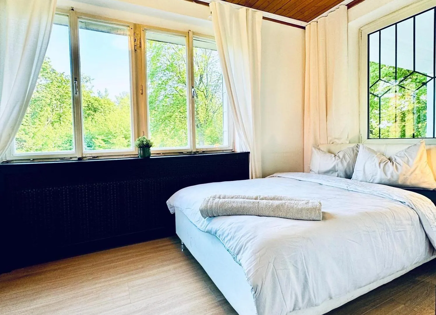 Spacious 6Br Shared Villa With Garden Near Danube For 16 Guests Vienna 0*,  Austria