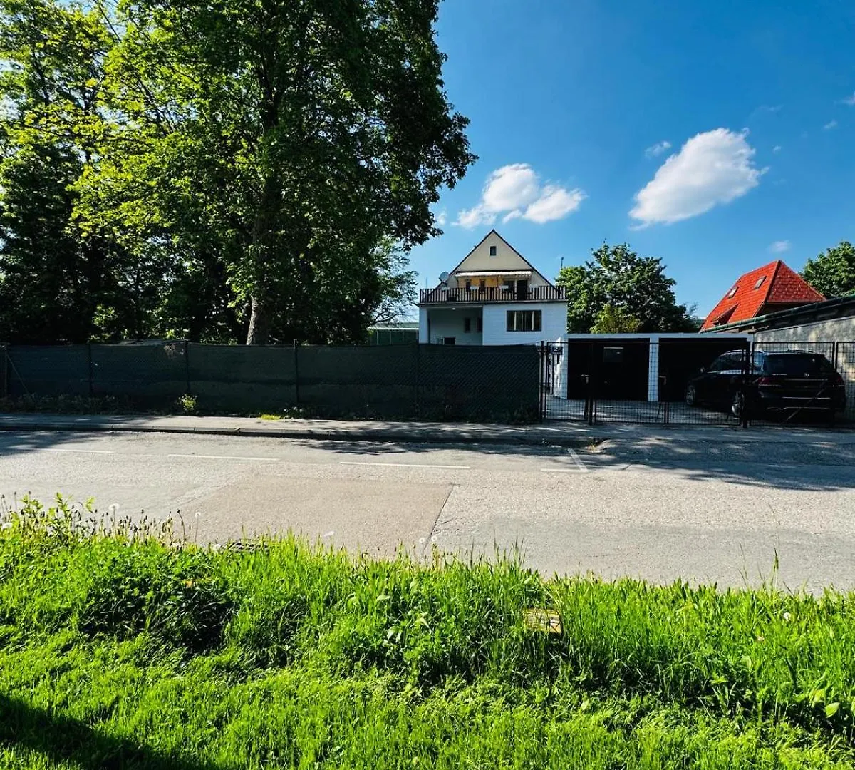 Apartment Spacious 6Br Shared Villa With Garden Near Danube For 16 Guests Vienna Austria