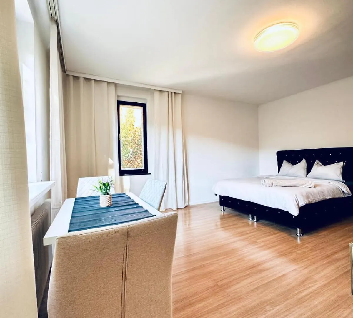 Spacious 6Br Shared Villa With Garden Near Danube For 16 Guests ウィーン アパート